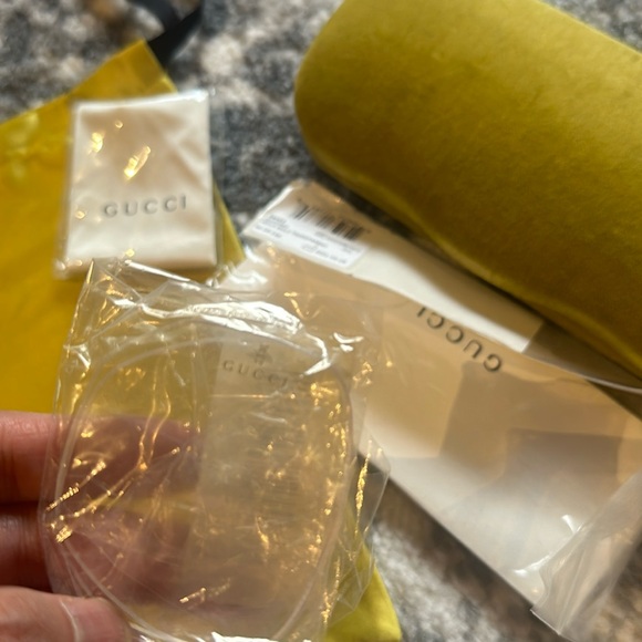 New Authentic Gucci Eyeglasses Case with soft silk pouch, wipes, extra lens - Picture 4 of 5